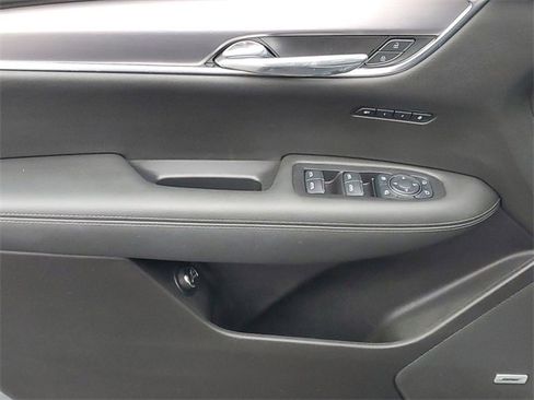 Certified 2023 Cadillac XT6 Luxury image 11