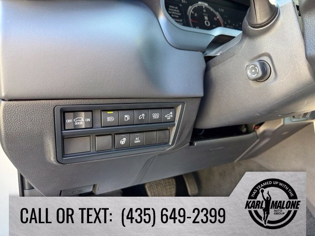 Used 2024 Toyota Sequoia Platinum AWD/4WD image 17