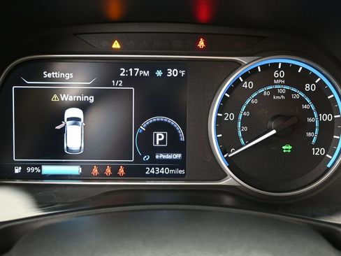 Used 2023 Nissan Leaf S image 18