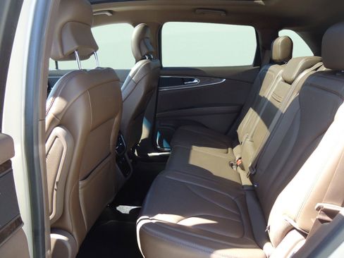 Used 2016 Lincoln MKX Reserve w/ Technology Package AWD/4WD image 30