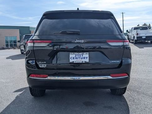 Used 2023 Jeep Grand Cherokee Laredo AWD/4WD image 10