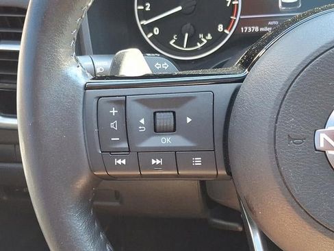 Used 2023 Nissan Rogue SL w/ SL Premium Package image 22