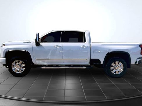 Used 2026 Chevrolet Silverado 2500 High Country w/ Technology Package AWD/4WD image 3