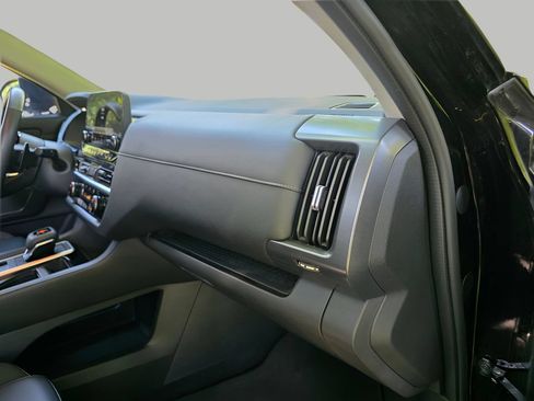 Used 2025 Nissan Pathfinder SL w/ SL Premium Package AWD/4WD image 15