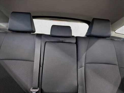 Used 2023 Toyota Venza LE image 13