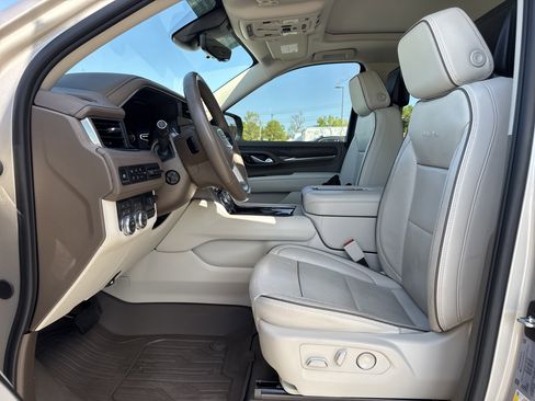 Used 2024 GMC Yukon XL Denali w/ Advanced Technology Package AWD/4WD image 16