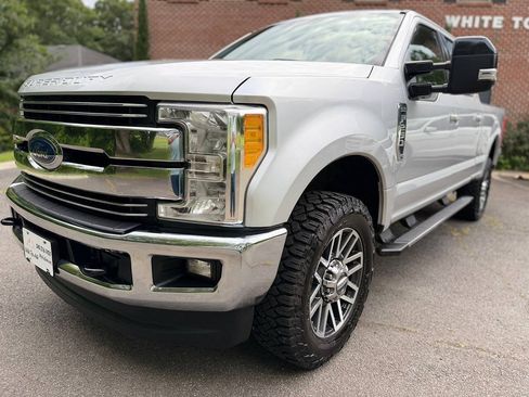 Used 2017 Ford F250 Lariat w/ Lariat Value Package AWD/4WD image 12
