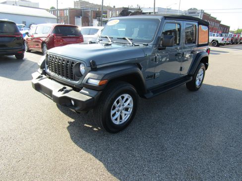 Used 2024 Jeep Wrangler Unlimited Sport AWD/4WD image 7