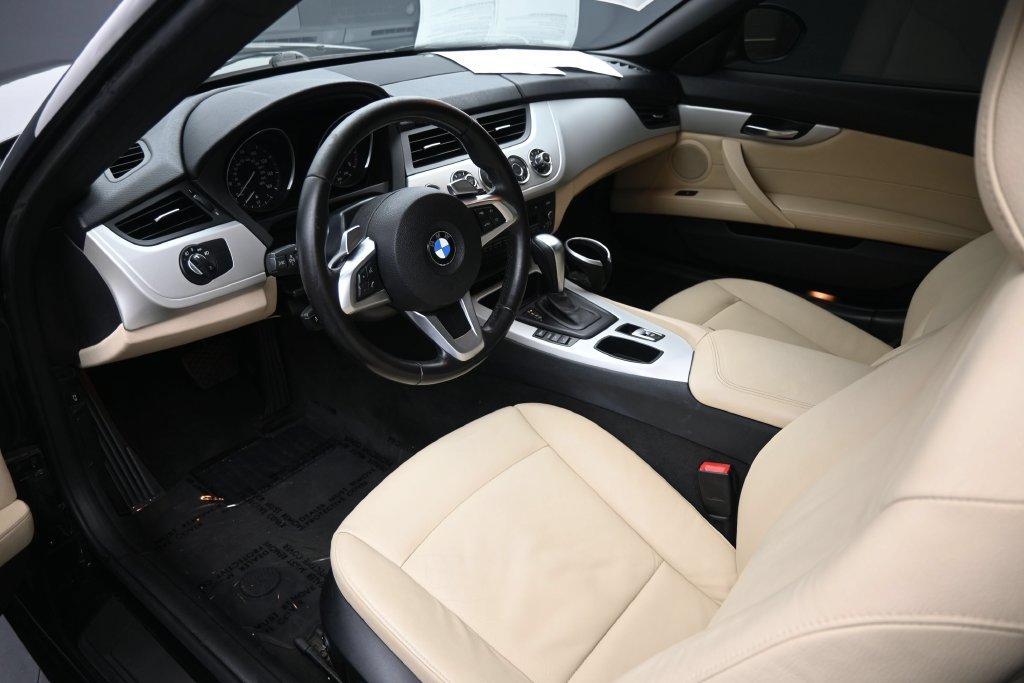 Used 2009 BMW Z4 sDrive30i RWD image 11