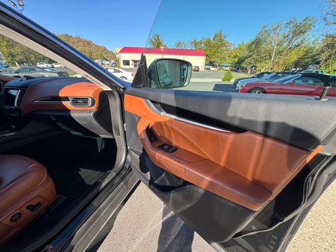 Used 2017 Maserati Levante image 18