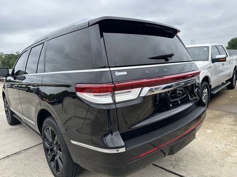 Used 2024 Lincoln Navigator Reserve AWD/4WD image 8
