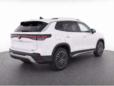 Certified 2025 Volkswagen Tiguan S w/ 18" Wheel Package AWD/4WD image 10