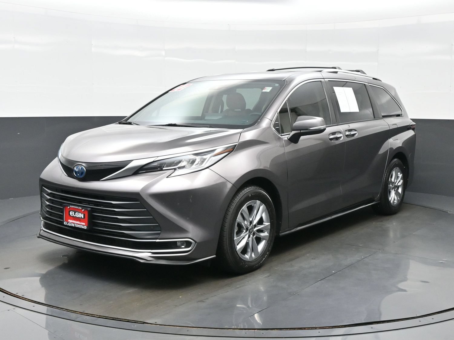Used 2022 Toyota Sienna Limited AWD/4WD image 2