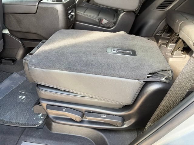 Used 2025 GMC Yukon Denali AWD/4WD image 35