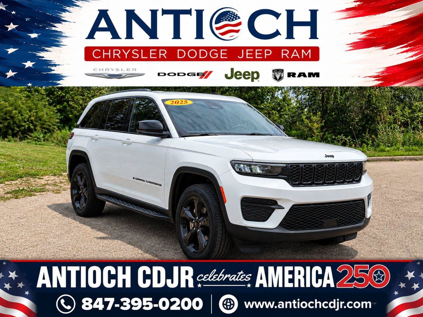 Used 2025 Jeep Grand Cherokee Altitude AWD/4WD image 1