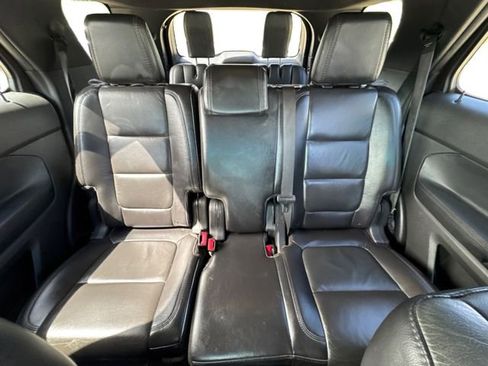 Used 2014 Ford Explorer XLT w/ Equipment Group 202A AWD/4WD image 14