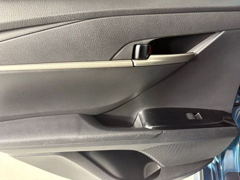 Used 2025 Toyota Camry SE image 36