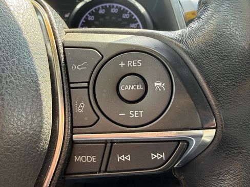 Used 2019 Toyota Camry XLE image 12