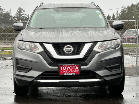 Used 2018 Nissan Rogue SV image 6