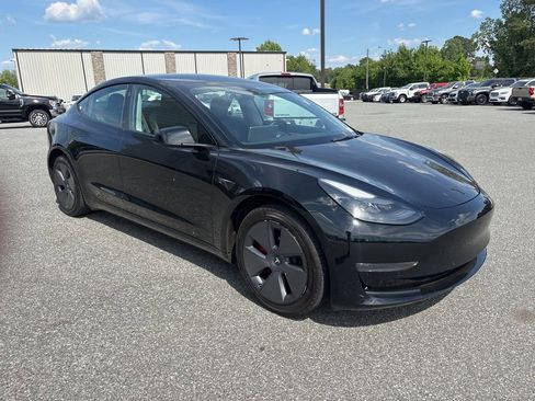 Used 2022 Tesla Model 3 Standard Range image 8