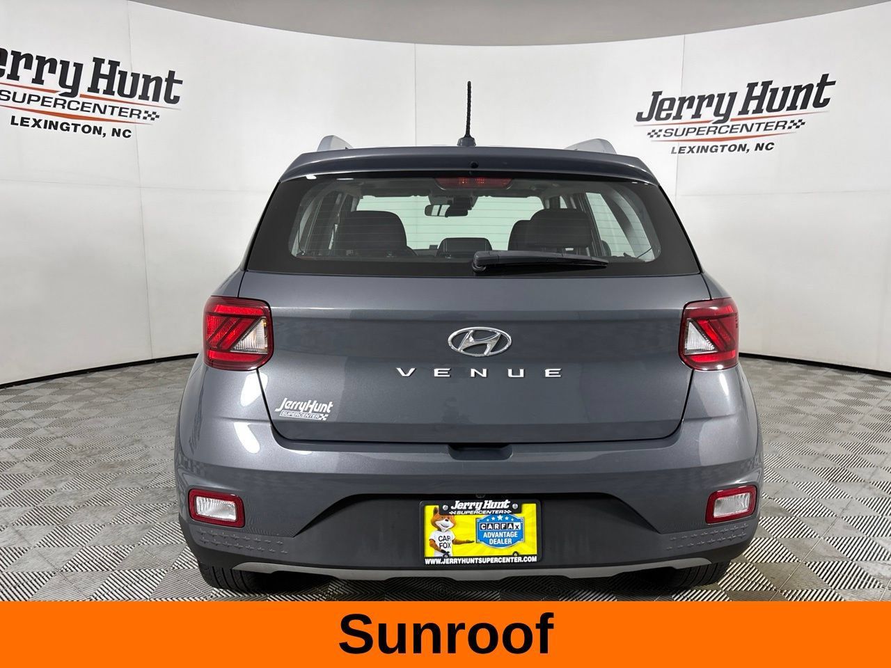 Used 2025 Hyundai Venue SEL FWD image 7