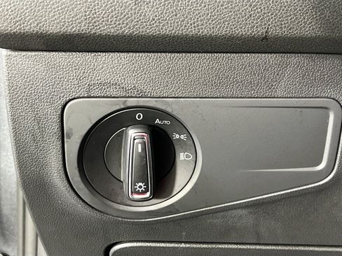 Used 2022 Volkswagen Tiguan SE image 10