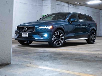 New 2026 Volvo V60 B5 Cross Country Ultra w/ Climate Package