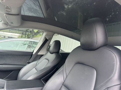 Used 2022 Tesla Model Y Long Range AWD/4WD image 6
