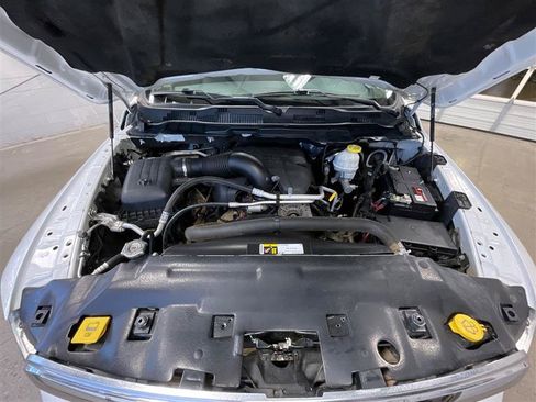 Used 2019 RAM 1500 Classic SLT AWD/4WD image 31