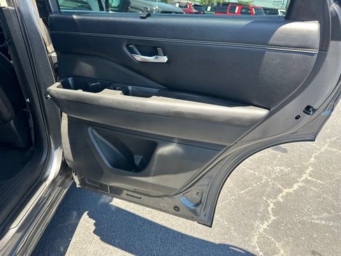 Used 2024 Nissan Pathfinder Platinum FWD image 16