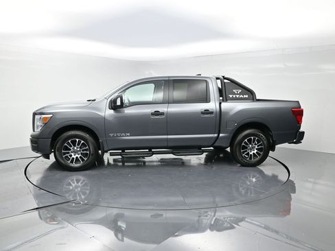 Used 2024 Nissan Titan SV w/ SV Convenience Package image 3