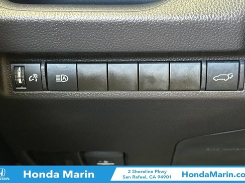 Used 2025 Toyota RAV4 XLE FWD image 32