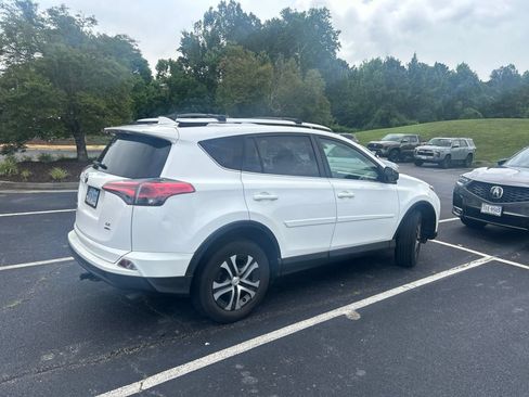 Used 2016 Toyota RAV4 LE AWD/4WD image 3