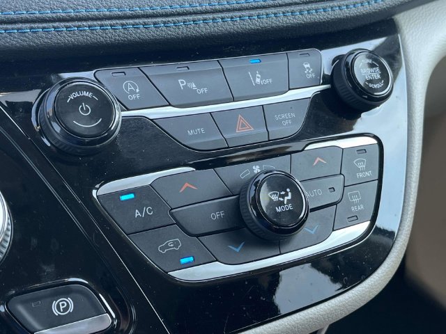 Certified 2021 Chrysler Pacifica Touring FWD image 30