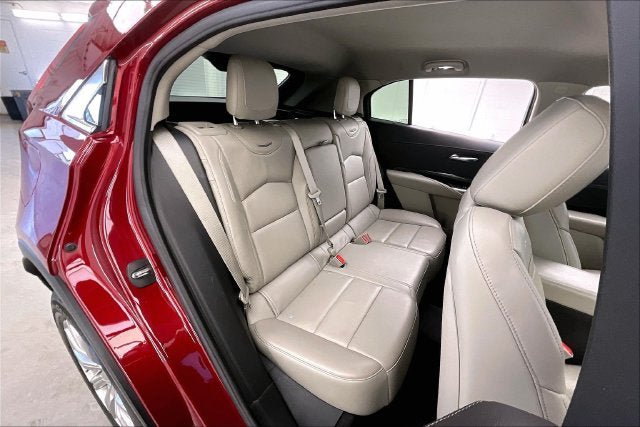 Used 2020 Cadillac XT4 Premium Luxury w/ Cold Weather Package AWD/4WD image 18