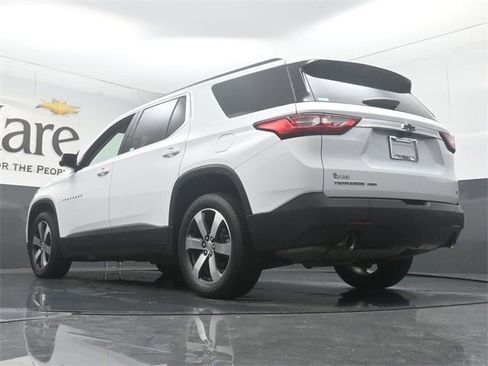 Used 2020 Chevrolet Traverse LT w/ LT Premium Package image 5