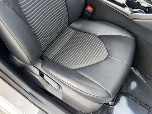 Used 2020 Toyota Camry SE image 10