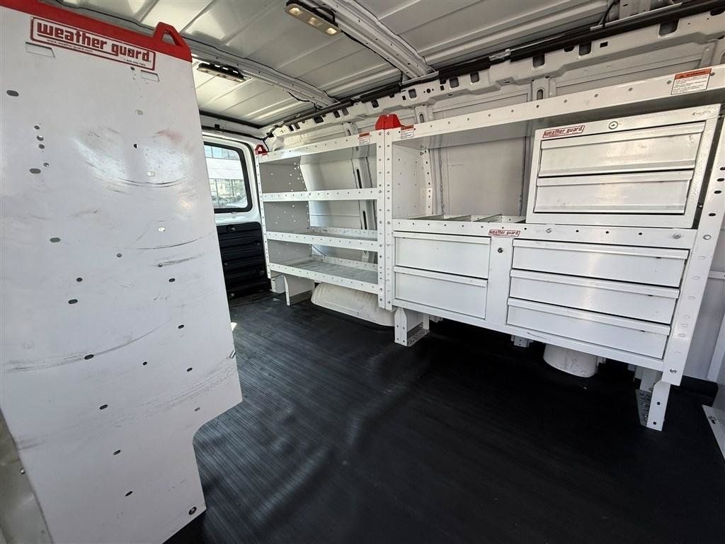 Used 2015 Chevrolet Express 2500 RWD image 26