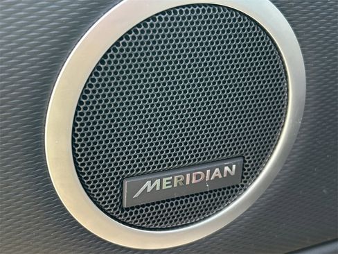 Used 2025 Land Rover Discovery Dynamic SE image 29