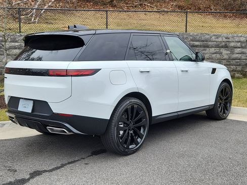 New 2026 Land Rover Range Rover Sport SE image 2