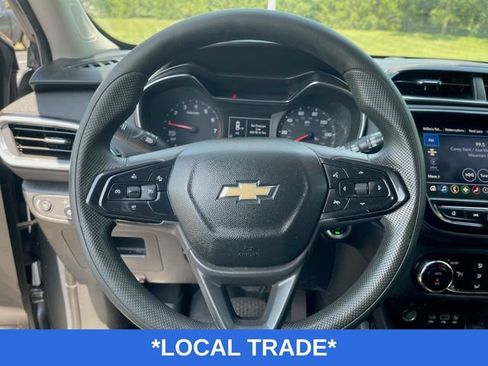 Used 2022 Chevrolet TrailBlazer LT w/ Convenience Package FWD image 12