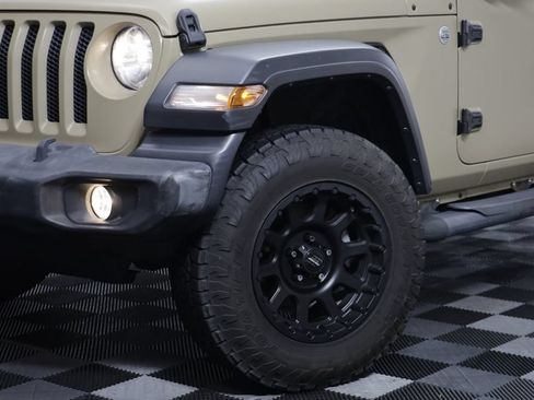 Used 2019 Jeep Wrangler Sport AWD/4WD image 3