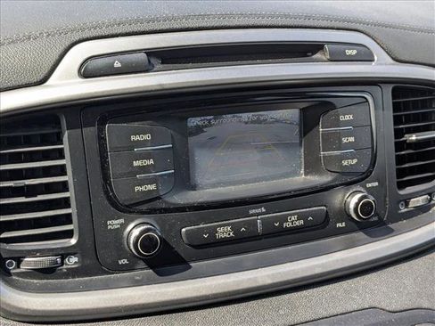 Used 2018 Kia Sorento LX V6 image 11