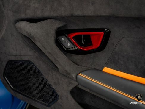Used 2023 Lamborghini Huracan Tecnica image 40