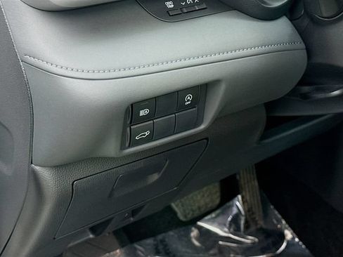 Used 2024 Toyota Highlander XLE AWD/4WD image 10