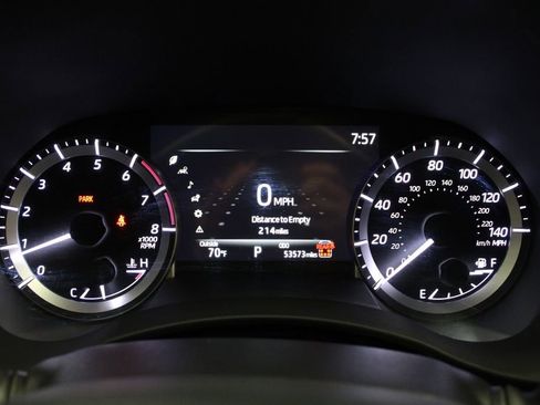 Used 2024 Toyota Highlander XLE AWD/4WD image 11