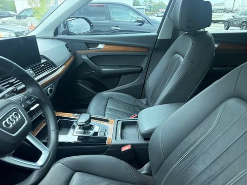 Used 2022 Audi Q5 2.0T Premium w/ Convenience Package AWD/4WD image 2