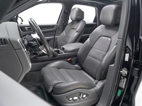 Used 2020 Porsche Cayenne AWD/4WD image 3