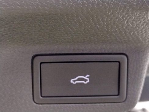 New 2025 Volkswagen ID. Buzz 1st Edition image 17