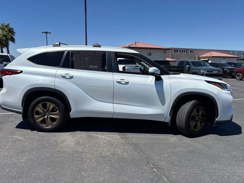 Used 2023 Toyota Highlander Bronze Edition AWD/4WD image 4